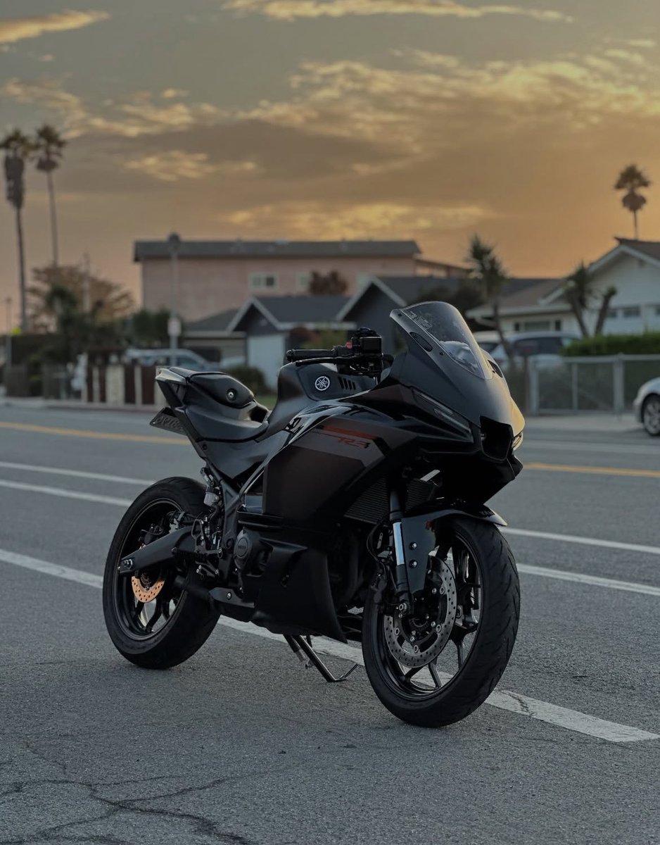 Stealth mode for the golden hour. The Yamaha R3 might be a lightweight ...