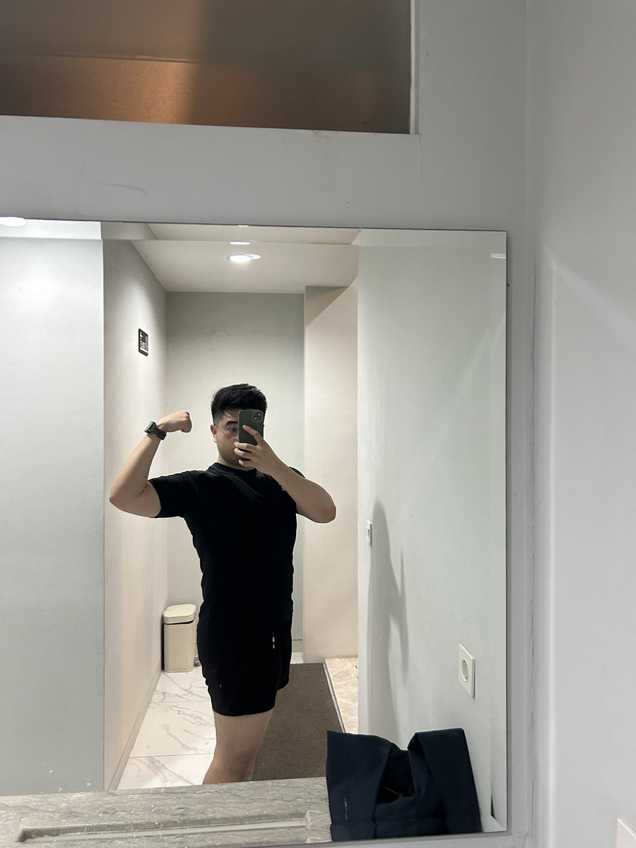 DoubleChoco1_'s tweet photo. Black day coz it’s a Leg “Die” #makassar https://t.co/r1OPyqFrlb