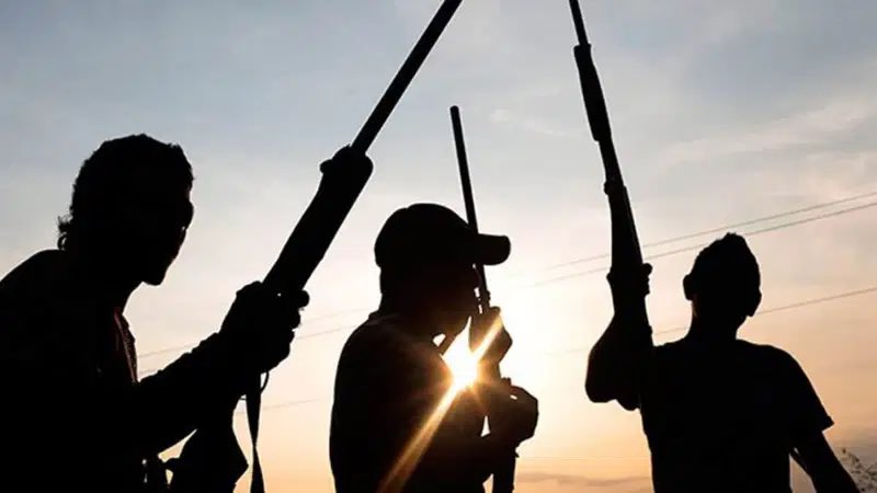 instablog9ja's tweet photo. Suspected g¥nmen reportedly att@ck Nigeria Immigration Service office in Ogbomoso, Oyo State, and cart away officers’ firearms. https://t.co/8VkCjsjO8P