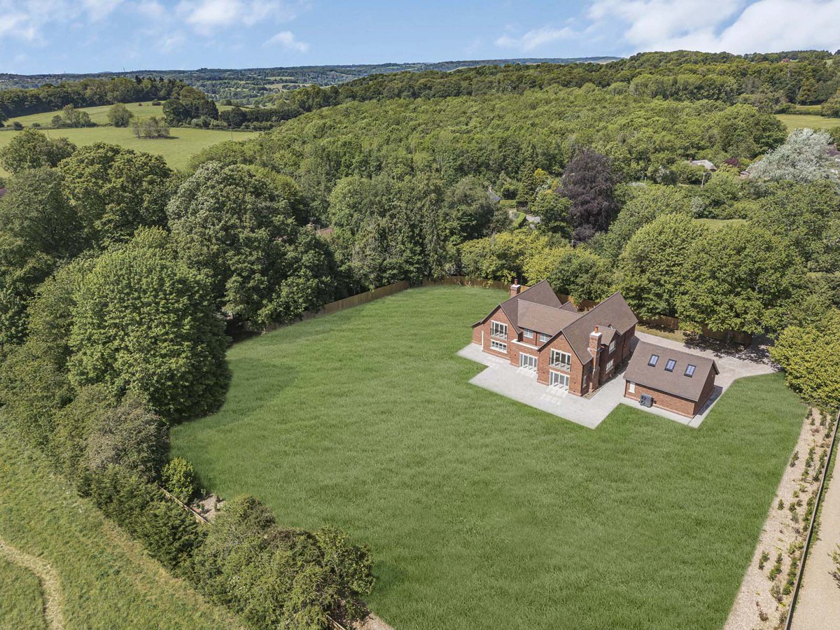 Warmingham's tweet photo. A brand new bespoke residence with high spec accommodation of 4,838 sq ft including 4 reception rooms, 5 beds, 4 baths, double garage with room above, in a 1.4 Acre plot, Whitchurch Hill £2,850,000 #OpeningNewDoors #Property #EstateAgent #RealEstate
 https://t.co/Z206aAcklu https://t.co/IGd9kYsOfa