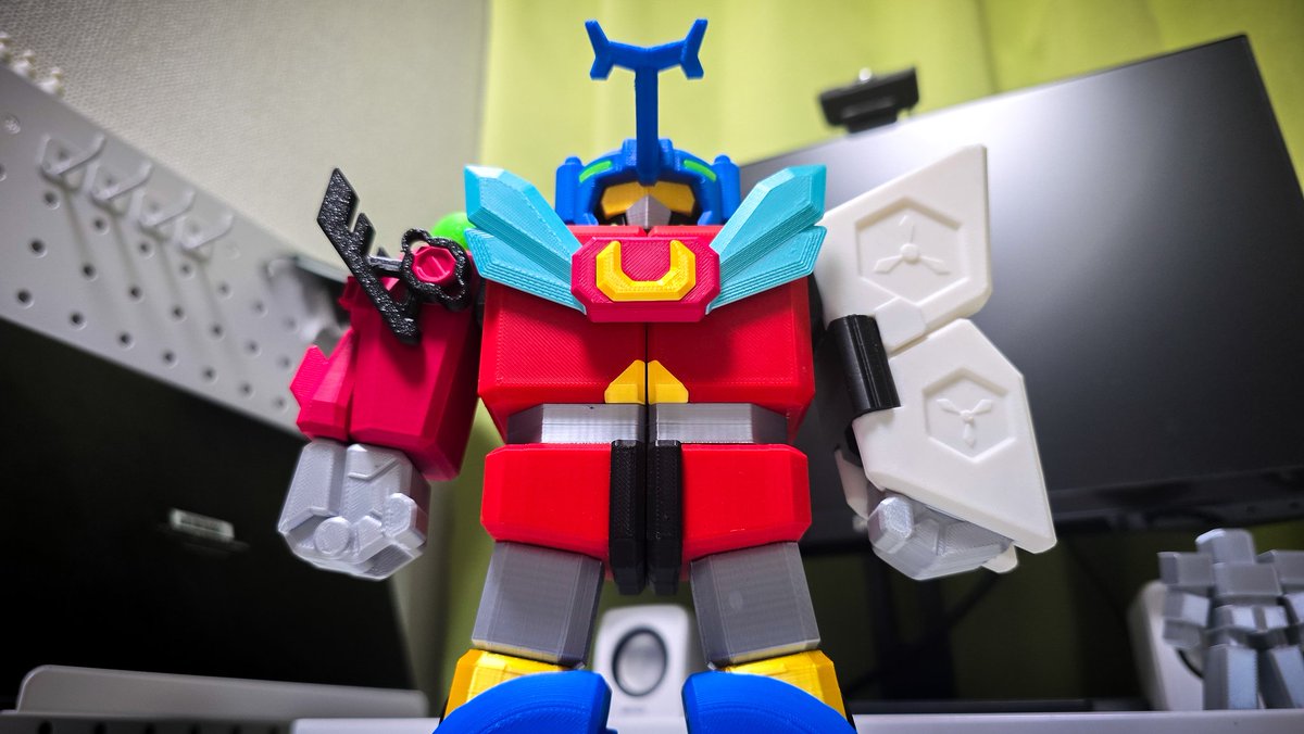 ymnk_kyoichi's tweet photo. 熱い心で今こそ合体ロボ！
すごい共感、ダンデヴァインほんとうに楽しみすぎる……！
2号ロボとか強化合体もあるといいなぁ。

でも！それでも大手メーカーにしか合体ロボが作れないというのは寂しいので、1人で合体ロボ作りながら、設計支援ツールの個人開発も頑張ります！！
まずはワンフェス！ https://t.co/0GZshwgVcG