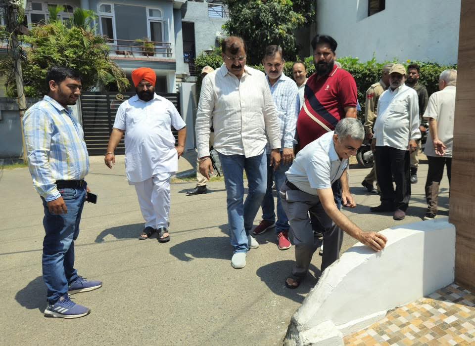ArvindGuptaJK's tweet photo. Started the upgradation work of the culvert near the residence of Anil Khosla in Ward No. 40, Jammu West, under CDF at a cost of ₹3 lakh.
This project will improve local connectivity and strengthen civic infrastructure for residents.
#JammuWest #DevelopmentWorks #CDF https://t.co/U8Ij1swUVf