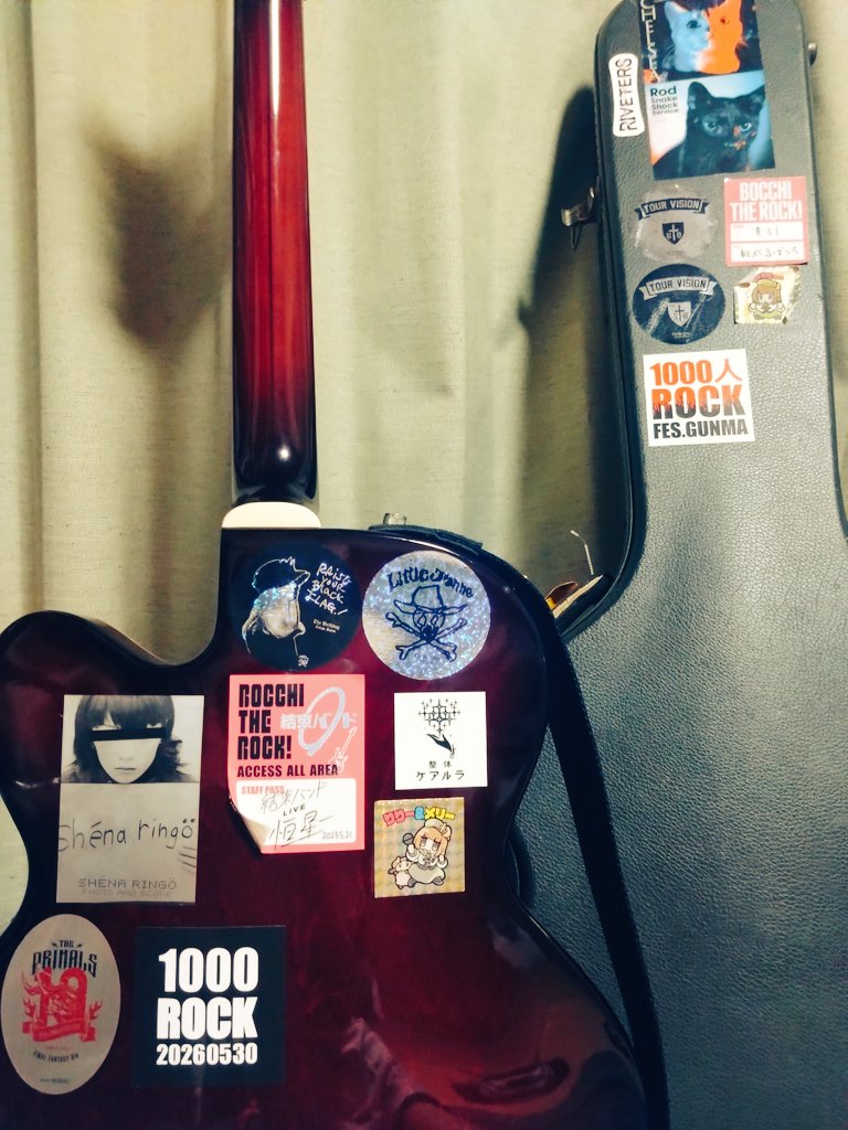 take_riveters's tweet photo. 群馬からマイギターが帰って参りましたよっと😚
早速ステッカー貼って俺は1000人ROCK行ってきたんだぜアピールしたいと思います😆 https://t.co/bmE0XWGM3P