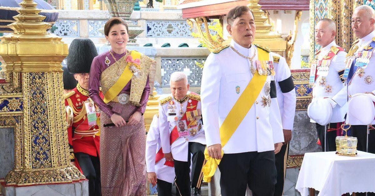 ScoopviewTh's tweet photo. พระบาทสมเด็จพระเจ้าอยู่หัว และสมเด็จพระนางเจ้าฯ พระบรมราชินี เสด็จพระราชดำเนินไปในการพระราชพิธีมหามงคลเฉลิมพระชนมพรรษา 4 รอบ สมเด็จพระนางเจ้าฯ พระบรมราชินี ณ พระบรมมหาราชวัง วันที่ 3 มิถุนายน 2569
#ทรงพระเจริญ #สมเด็จพระนางเจ้าพระบรมราชินี #เฉลิมพระชนมพรรษา4รอบ https://t.co/5DKBmB6CYb