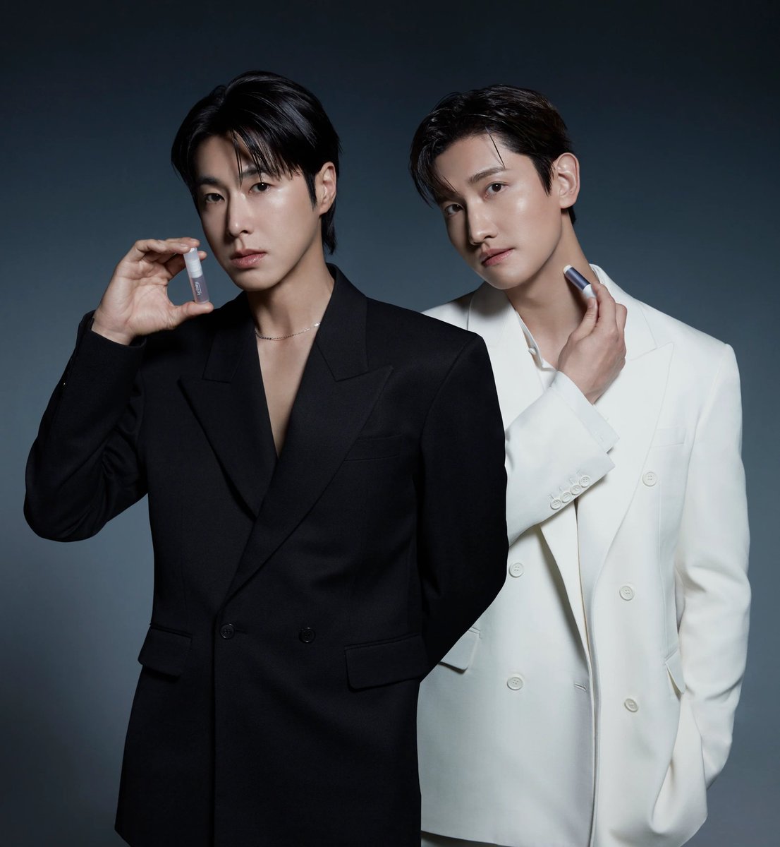 satonao2012's tweet photo. 白黒神起、最高カッコイイ😍😍

06.10.coming soon
\ 東方神起 × Le Fairy /

ドキドキ💓わくわく💗
楽しみ〜🎶🎶

#東方神起 #lefairy #ルフェアリー https://t.co/YaMXHqT54V