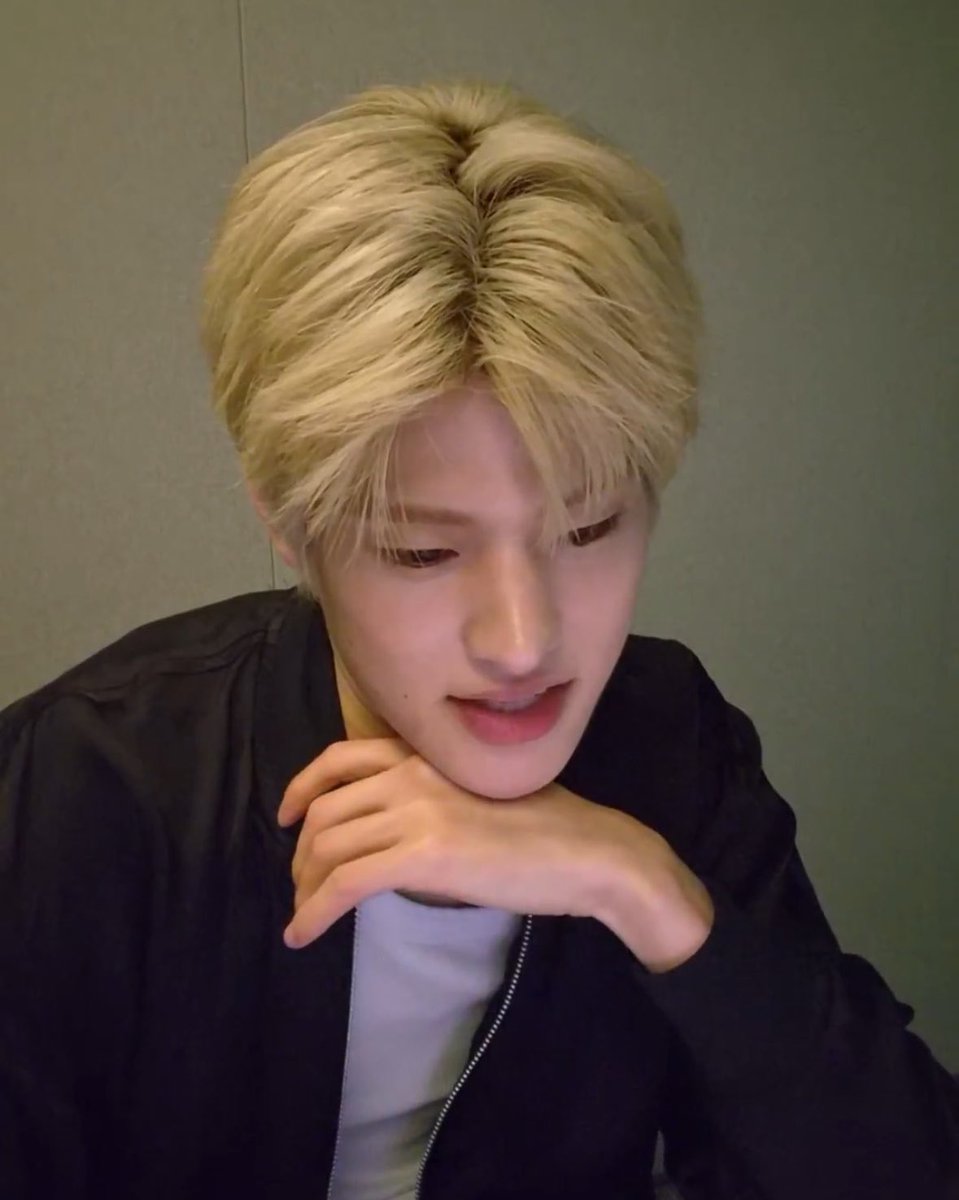 h_AT_03's tweet photo. 아니 나방금까지 씹졸기천사병아리 보고잇엇는데.. 이 훈남 누구임 https://t.co/XW4FcqAl5e
