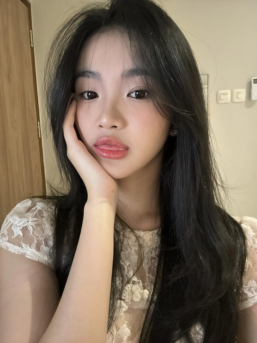 rambumera's tweet photo. Erine pengertian banget langsung kasi bahan,, makasih ya cantik,, izin ntar malam mau co li pake foto kamu 😚 @CErine_JKT48 https://t.co/pBAiQBSzNS