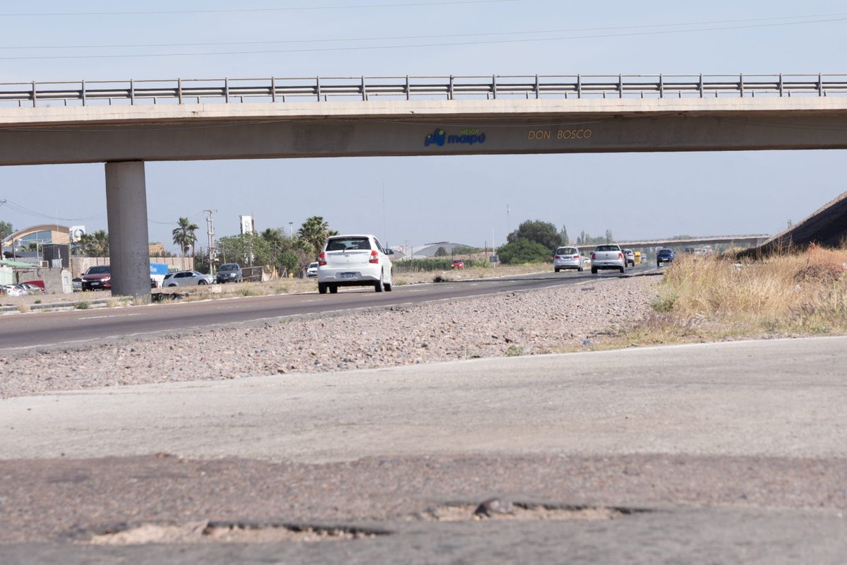 InfraMza's tweet photo. Atención conductores: se inician los trabajos en la calzada del tramo Maipú del Acceso Este. 
Las obras obligarán a reducir la calzada sur entre Don Bosco y Carril Maza, y la calzada norte entre Lamadrid y San Pedro de 8 a 18 hs. 👉Más info: https://t.co/cqygeApcFG https://t.co/d3koLtyQxS