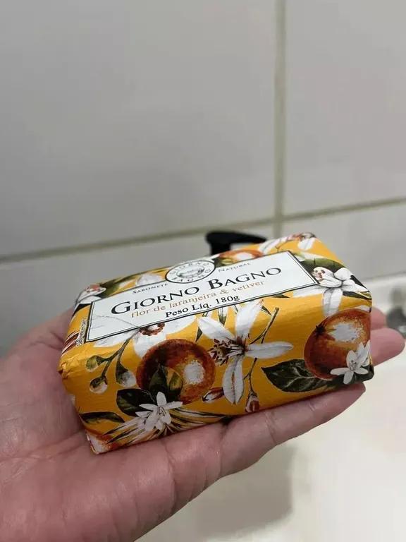 Daniela6071959's tweet photo. 🚨 GENTE, QUE SABONETE É ESSE? 😱🛀✨
Usei uma vez na casa da minha mãe e cheguei na minha irmã ouvindo: "Que perfume você passou?" 😍
Cheiro absurdo, pele macia e hidratada... parece produto caro! Já quero fazer estoque! 🫧💖
Alguém mais já usou? 👀🔥 https://t.co/DKbd1WmZRD