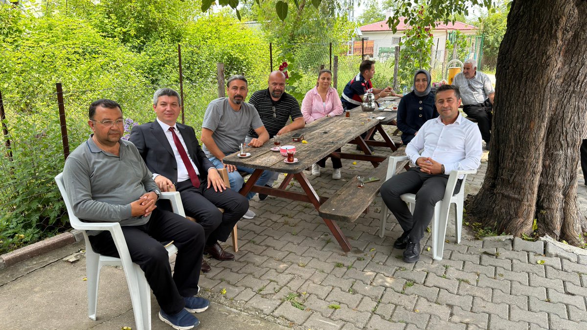 andirinmem's tweet photo. İlçe Milli Eğitim Müdürümüz Sayın Aykut TÜRKMEN ve beraberlerinde Şube Müdürümüz Selim KODAL, Bektaşlı Şehit Osman Gül Ortaokulu ve Kumarlı Şehit Orhan Gök İlkokulu öğrenci ve öğretmenlerini ziyaret etmişlerdir. https://t.co/TKpqUOxSbQ