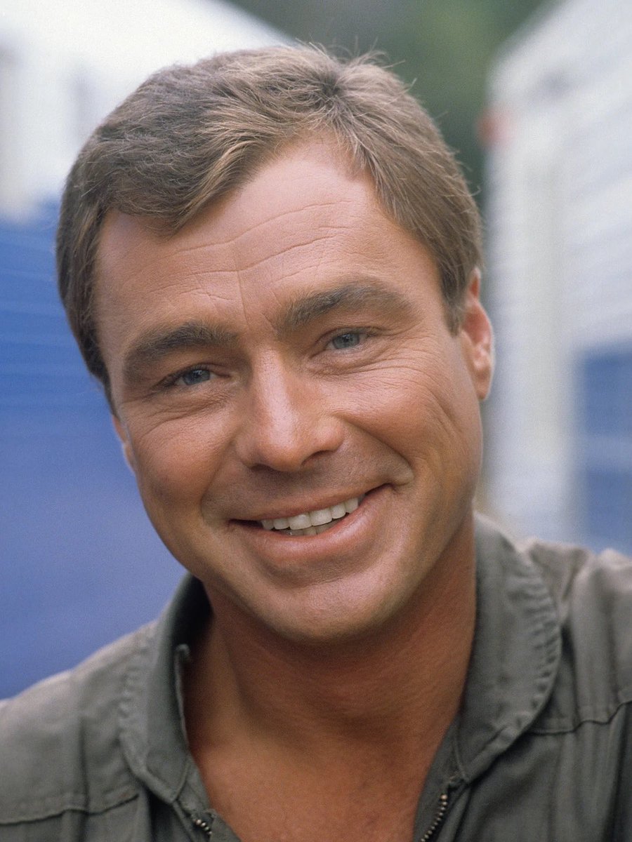 MASHhistorian's tweet photo. Today, on what would have been his birthday, we remember Edward Winter (1937 - 2001), M*A*S*H’s Colonel Sam Flagg (aka Queen Victoria) #ClassicMASH https://t.co/6B1HR64E0o