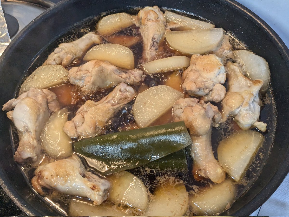 ro_curry's tweet photo. サミット63周年セールで手羽元が100g63円だったので、手羽大根作りました https://t.co/zVb2z5v98g