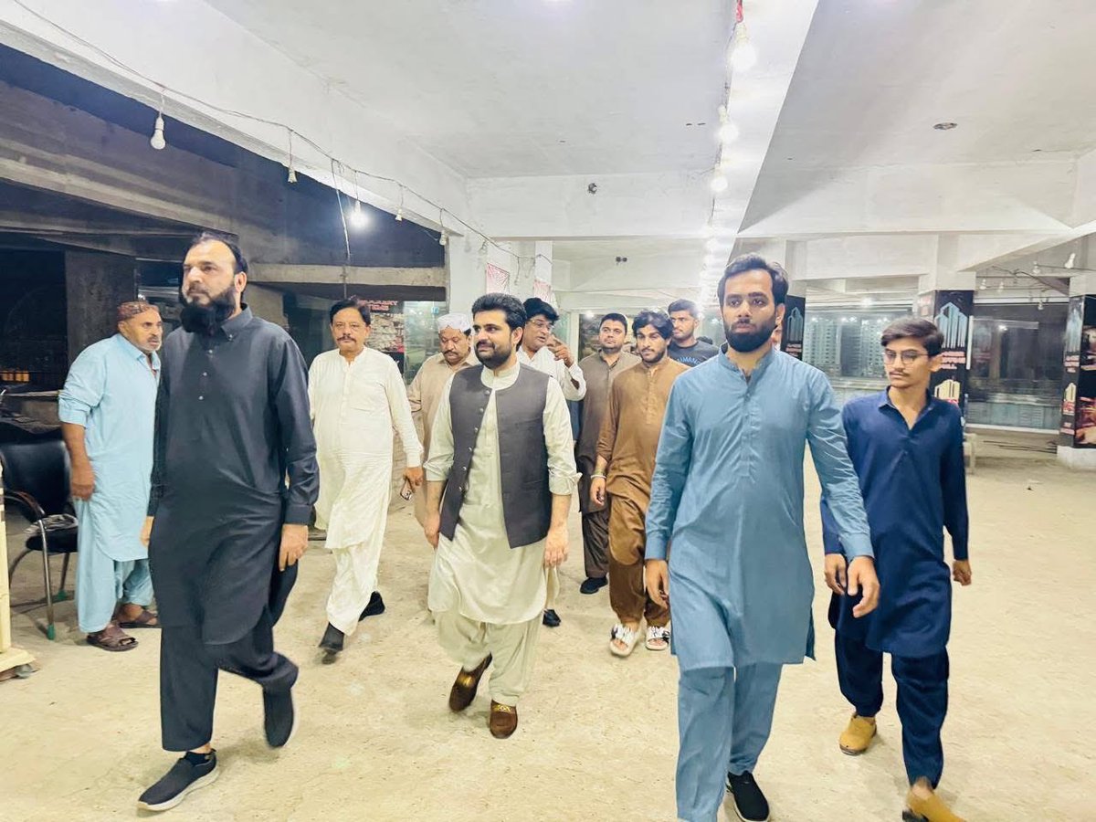 SyedKumailHShah's tweet photo. Attended a dinner reception hosted by Muhammad Arif Memon in Sukkur, met respected members of the community and exchange views on matters of mutual interest.
#SyedKumailHyderShah #SKHS #Sukkur #PublicEngagement #CommunityRelations #PPP https://t.co/oxJ4sLFcAl