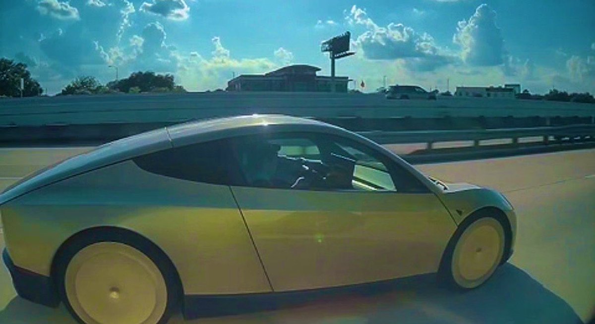mattinator66's tweet photo. Deploy the golden robots! @Tesla @robotaxi https://t.co/SKfhvguazc