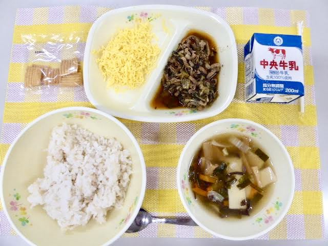 ASanterasu's tweet photo. 安城の給食で(おそらく)1番の人気メニューであるビビンバ、無性に美味しかったことを急に思い出して調べてみたらレシピが公開されているのを発見！
本物のビビンバとはかなり別物な気がしますが、本物以上に美味しかった記憶

https://t.co/wk96ZQ4qq5 https://t.co/UgrNizJJN1
