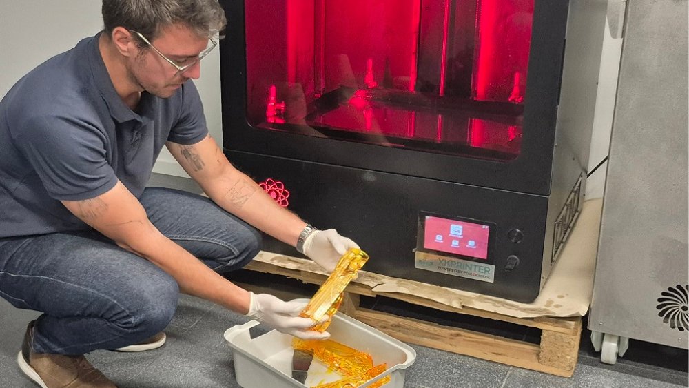CorpoSalutMS's tweet photo. 🏥Des de l’Hospital de Blanes hem participat en un estudi multicèntric que avalua l’ús de fèrules impreses en 3D com a alternativa al guix tradicional en el tractament de fractures de canell.

✅La prova pilot s’ha dut a terme als hospitals de Blanes, @hospiolot i @HospCampdevanol i els resultats mostren major comoditat per als pacients, una reducció del dolor, un menor impacte ambiental i una major eficiència assistencial gràcies a la disminució del temps per a la col·locació de la fèrula

🤝Iniciatives que contribueixen a posar en valor el treball en equip per avaluar noves solucions que permeten millorar l’atenció a les persones.

🔗Tots els detalls 👉 https://t.co/rETXS2bKO3