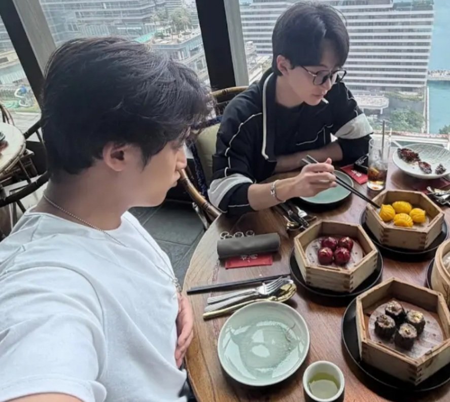 noneunnamankeum's tweet photo. HOTTORNEY AND GANDARA FT. BIBIMBAPS UNIVERSE

Bumble Prank pero si Chase ang jowa mo 🤣

BYUN-PARK TWINS ft. Madam Xavi Sharmaine and Vienne (GyuHan)

#TwinsMingyu #GyuHan https://t.co/H9cBBBGhl9
