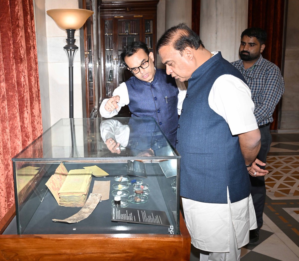 rashtrapatibhvn's tweet photo. Chief Minister of Assam Dr Himanta Biswa Sarma visited Granth Kutir in Rashtrapati Bhavan and viewed the collection of manuscripts. Through a rich collection of manuscripts and books in 11 classical languages of India, Granth Kutir showcases India’s rich and diverse cultural, philosophical, literary and intellectual heritage.