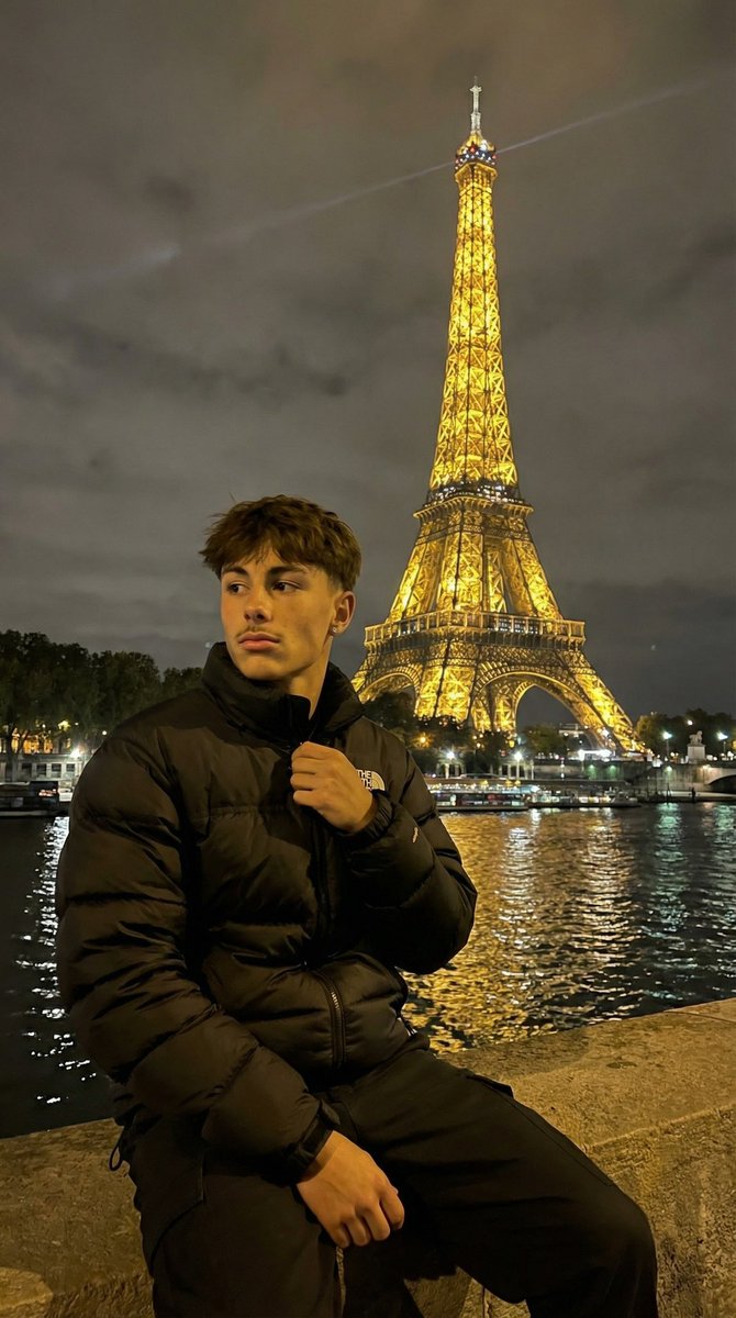 paulnrtt's tweet photo. ⭐️⭐️ 
🎵 Paris, c’est magique, j’aime trop ma ville, ça bouge de tous les côtés 🎵 https://t.co/6MIpVUxTkX