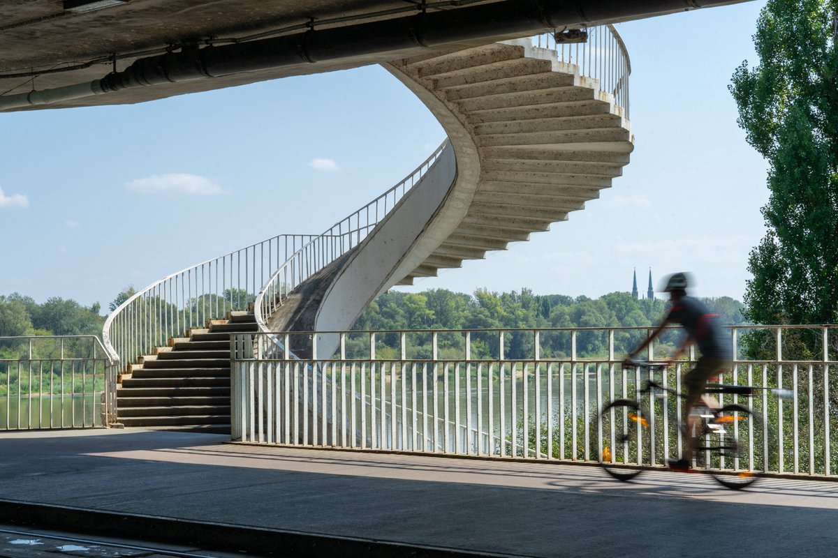 Go2Warsaw's tweet photo. 🚲 Happy World Bicycle Day! 🚲 

Celebrate by exploring Warsaw on two wheels! From riverside paths to forest trails, there's a perfect route for everyone. 
Discover top bike trips in and around Warsaw 👉 https://t.co/XmUOuL6t90 

📸Photos: Łukasz Kopeć, Maciej Deperas #DiscoverWarsaw #WorldBicycleDay