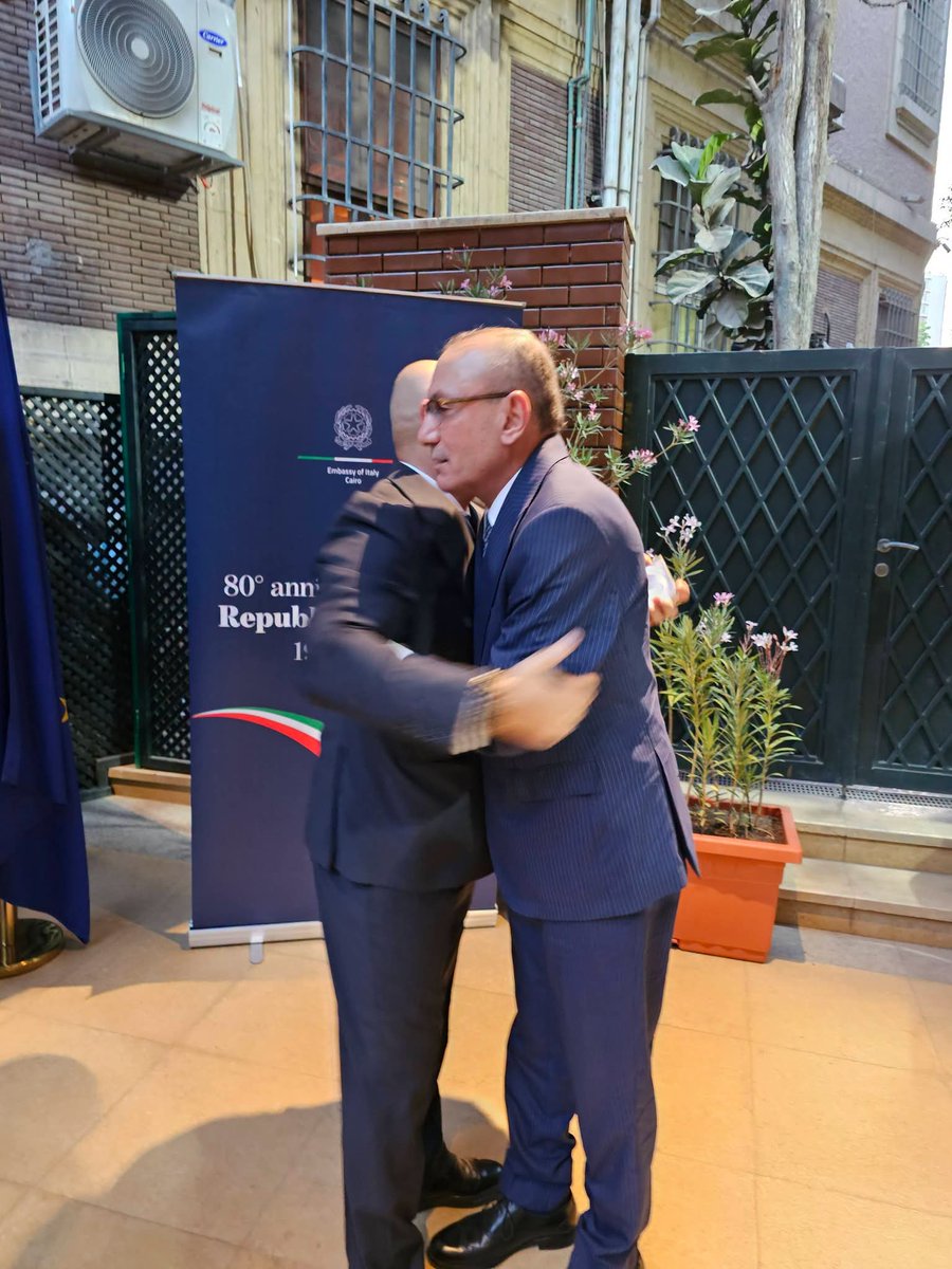 TurkishCairoAmb's tweet photo. Dost ve Müttefik İtalya'nın milli günü kutlu olsun. 
🇮🇹 🇹🇷 🇪🇬 https://t.co/Fe9lWS12bP