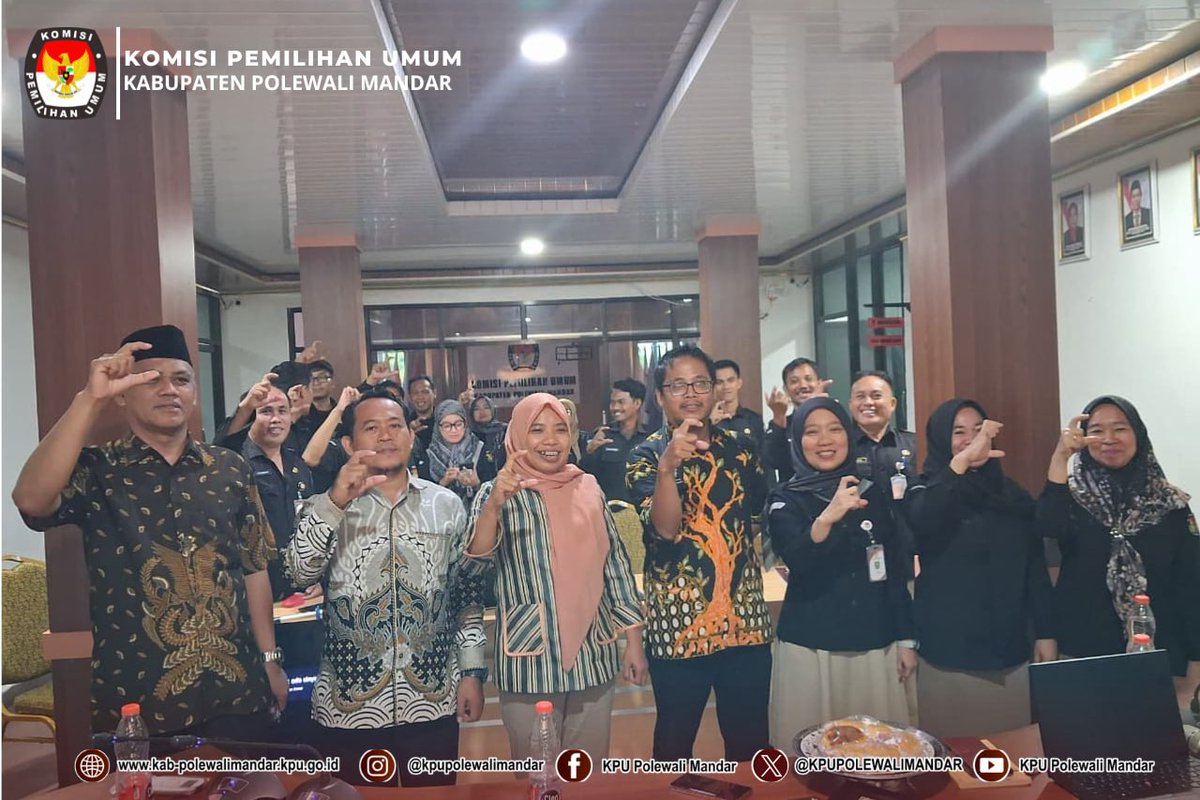 KPU_POLMAN's tweet photo. Hai #TemanPemilih KPU Kabupaten Polewali Mandar menggelar Pelatihan Pejabat Pengelola Informasi dan Dokumentasi (PPID) di lingkungan KPU Kabupaten Polewali Mandar, Rabu (3/6/2026).

#KPUMelayani https://t.co/5UVqF8LF4x