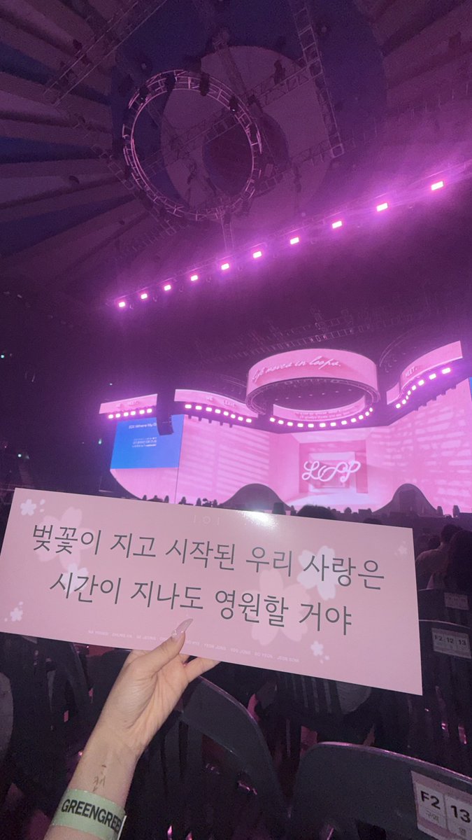 a11xfyou's tweet photo. 벚꽃이 지고 시작된 우리 사랑은 시간이 지나도 영원할 거야 ㅜㅜ.. 💕💕 https://t.co/e1UNmtChgV