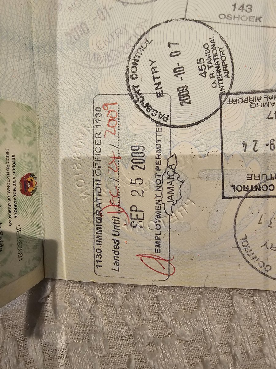 SHlope's tweet photo. @NaturalRealm007 @Lerato__K @MapuleMaake2 @ghanaboynie @khanyeza Check my bio. I can't fit all the flags of countries I have been. Travelling is not being pimped into the Diaspora. Coming to think of it, I have 1 passport stamp I can share with you, one of many. Wanasee Schengen, UK, US, Japan visas? I can post them. I go, spend money, return https://t.co/2KsJAtqK5b