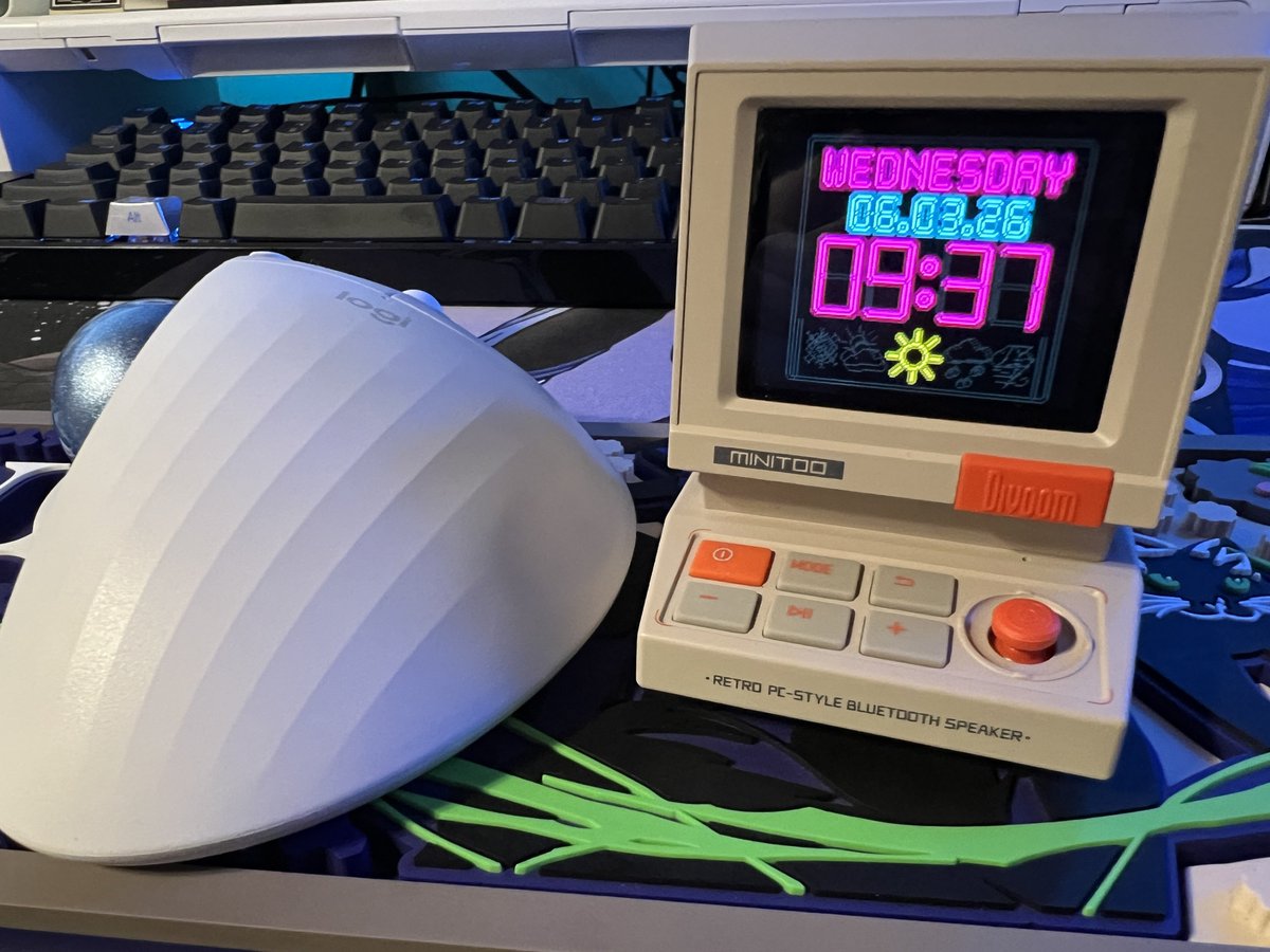 ringryu0's tweet photo. 手のひらサイズ(マウス比較)だけど、スピーカー音質も悪くないしドットアニメも楽しめていい感じ！ドットアニメーション描いて取り込みしたい
前にdivoom ditoo pro買ったけどこっちはこっちの良さがある https://t.co/T1YUf47W6h