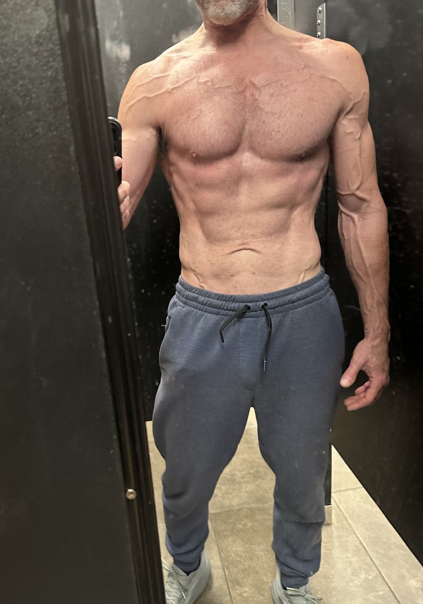 TheOptionRider's tweet photo. @eliterecomp I love PF - It's got everything I need. I love the flexibility of the black card and being able to workout at any location I want. I'm nearly 51 and have gotten into the best shape of my life at PF. https://t.co/ymO98Hp80F