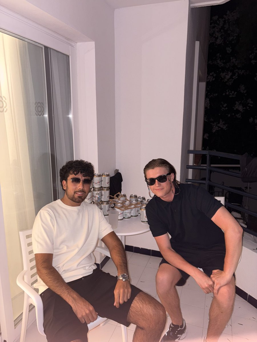 ad05_'s tweet photo. 24hrs in honour of the boss https://t.co/gIAGXqM0r8