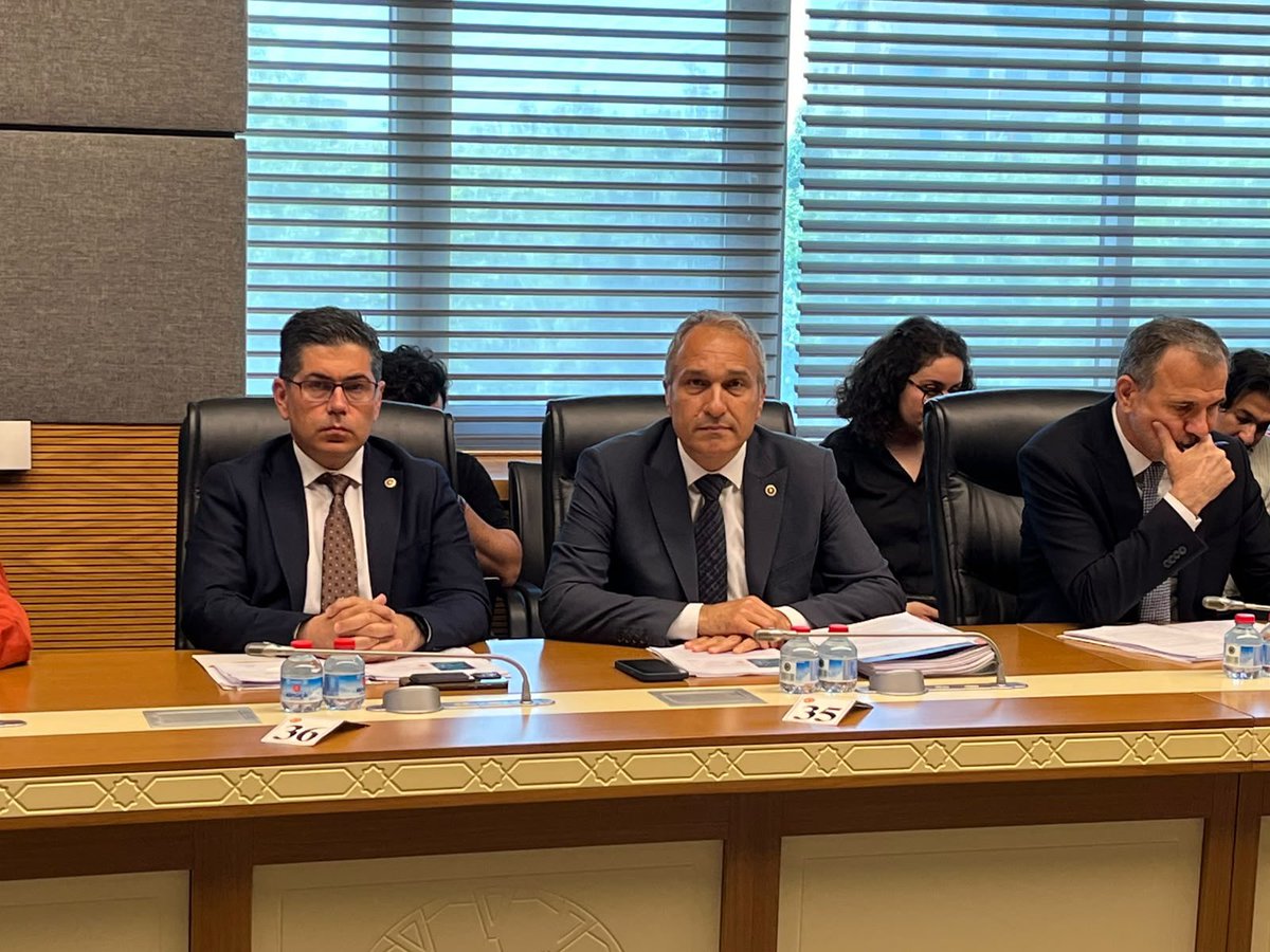 yalimhalici's tweet photo. Şanlıurfa ve Kahramanmaraş'ta yaşanan okul saldırılarını tüm yönleriyle araştırmak; ihmalleri ortaya çıkarmak ve benzer acıların bir daha yaşanmaması için gerekli yasal ve idari düzenlemeleri hayata geçirmek amacıyla TBMM'de kurulan komisyondaki çalışmalarımız kararlılıkla sürüyor.

Okullar; korkunun değil, bilimin, güvenin ve umudun yuvası olmalıdır. Çocuklarımızın can güvenliğini tehdit eden her riskin ortadan kaldırılması, eğitim kurumlarında etkin güvenlik önlemlerinin alınması ve çocuklarımızın huzur içinde eğitim alabilmesi için üzerimize düşen sorumluluğu yerine getirmeye devam edeceğiz.

Çocuklarımızın güvenliği her şeyden önemlidir.

@Suat_Ozcagdas @CHPMilliEgitim