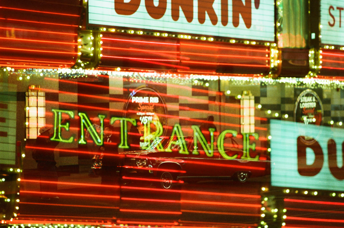 marvinj_lee's tweet photo. Neon nostalgia - Las Vegas https://t.co/bJgYvjqXlV