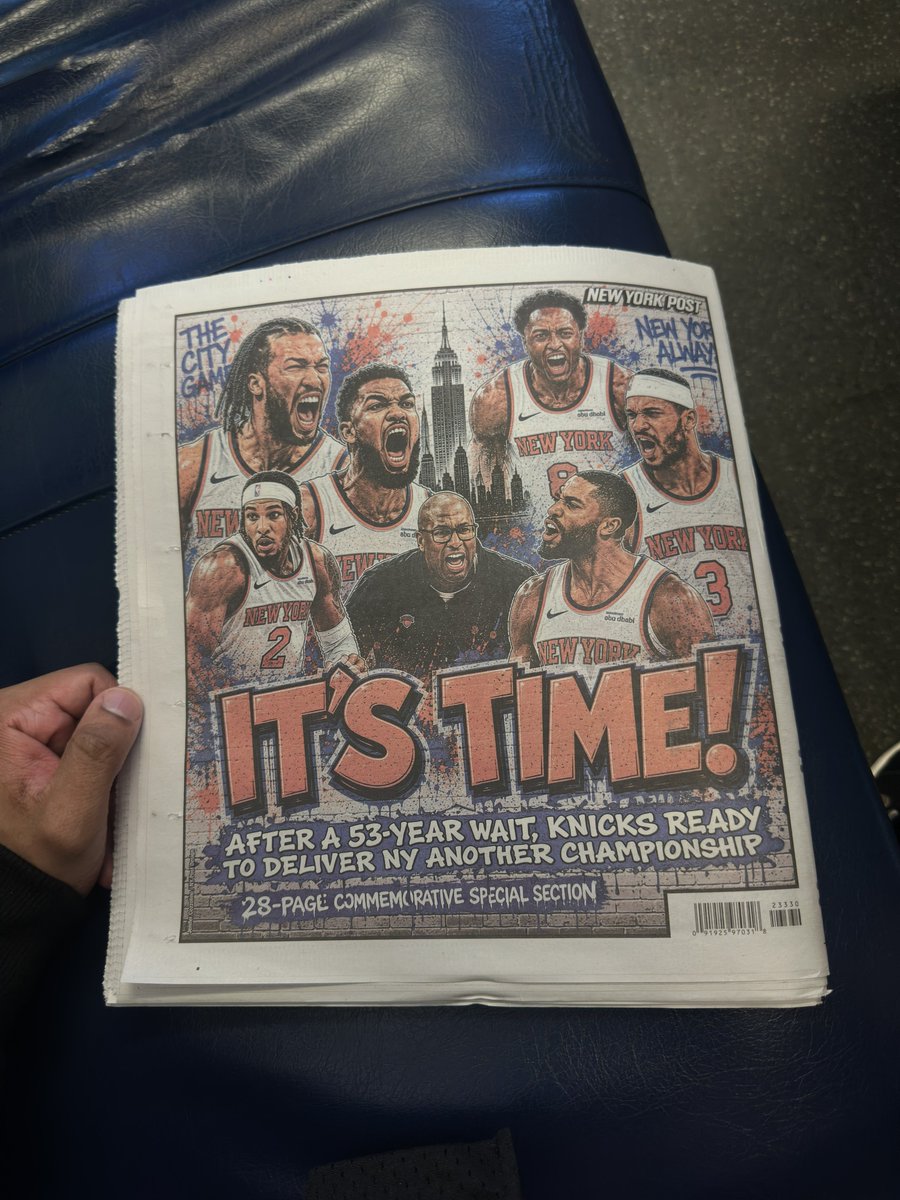 YoItsJustCC's tweet photo. The New York Post went Insane for this one! #alwaysknicks https://t.co/gnSDSX732S