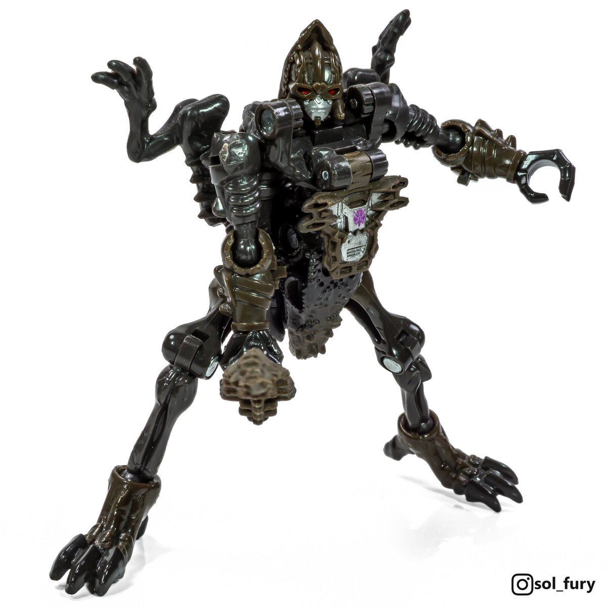 SolFury's tweet photo. Spooky, scary skeletons
Send shivers down your spine
You'll shake and shudder in surprise
When you hear these zombies shriek

Vertebreak - Transformers War for Cybertron: Kingdom (Core class, 2020)

#transformers
#toyphotography #transformersgenerations #beastwars https://t.co/Qjf77SGlaZ