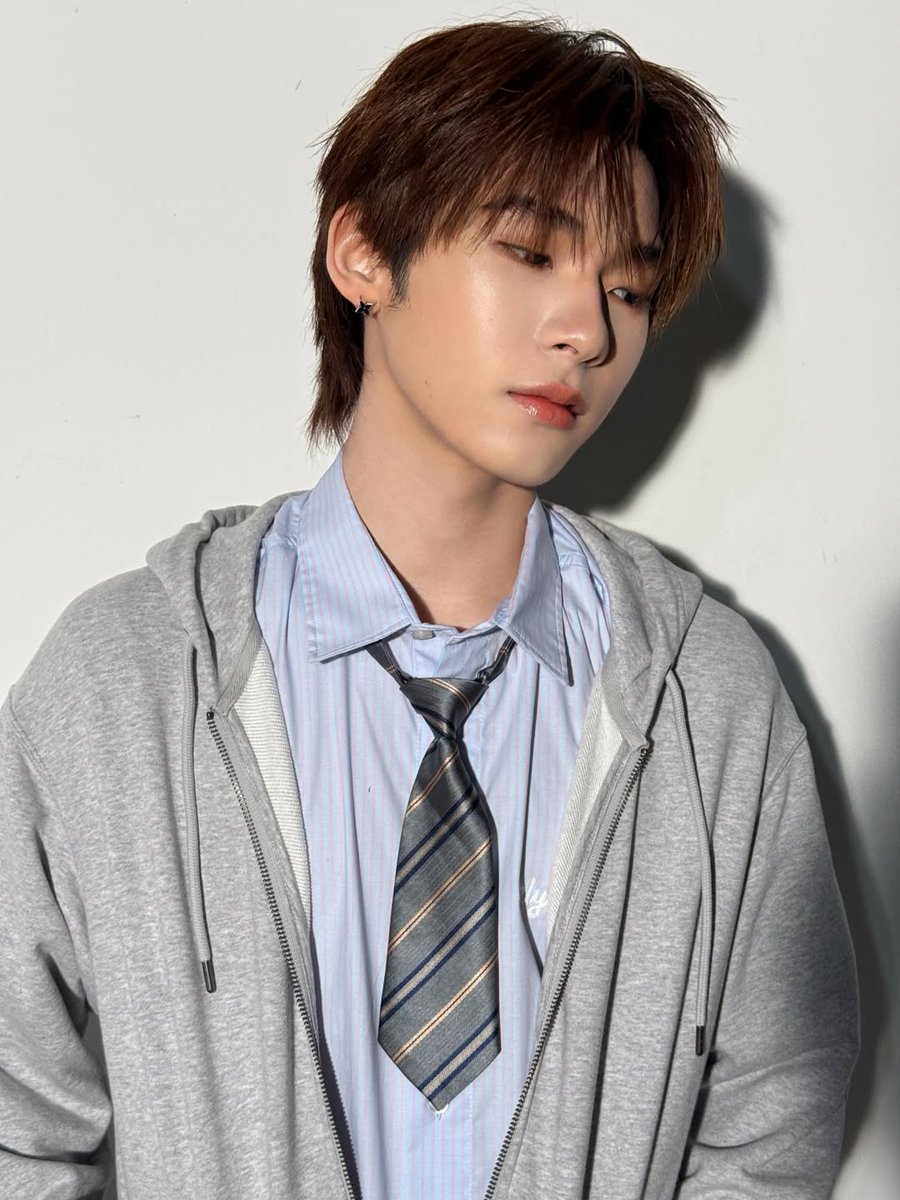 teeteebaipor's tweet photo. โคตรหล่อออออ เฮียตี๋มาว่ะ ไม่ต่ำกว่าธงเหลืองอะ https://t.co/SVzEHj3cZF