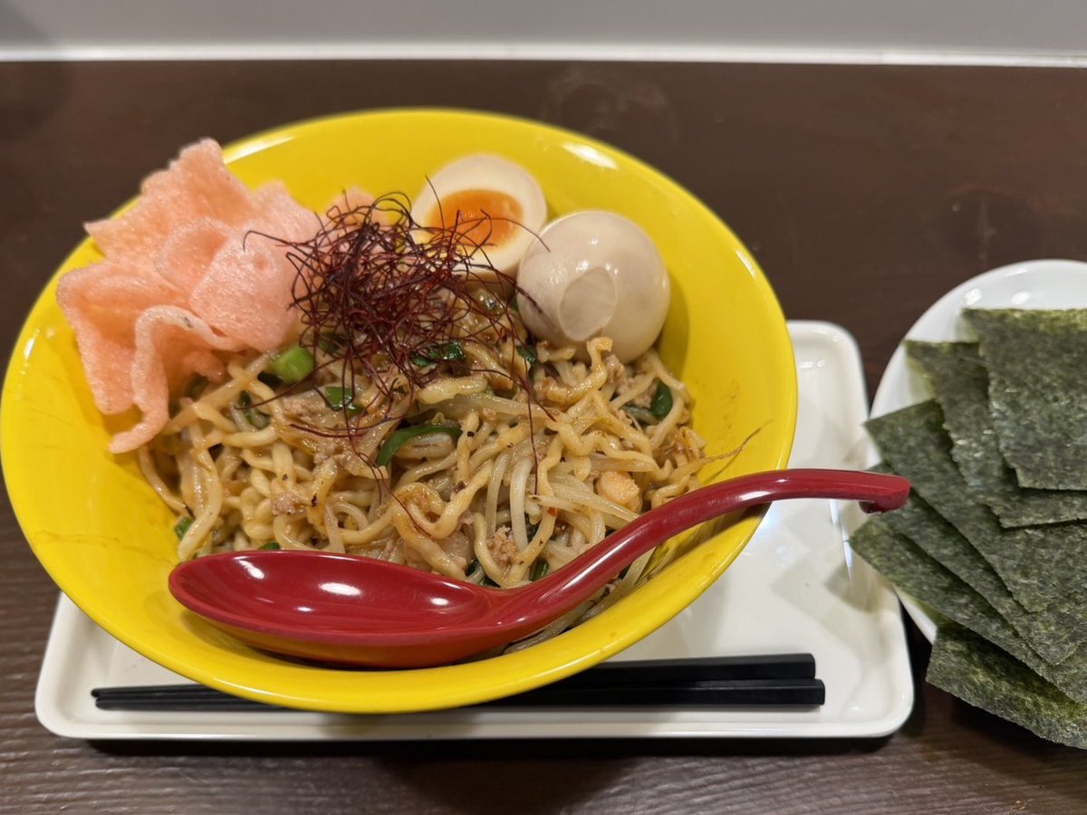K928Nob's tweet photo. #3SO #町田市

🇹🇭3SO炒めSOBA＋TP
チーズごはん

甘辛味噌ダレと 挽肉もやニラ炒めの香ばしさに 🦐小海老 🥜ナッツも絡んだ もちもち麺の食べ応え😆
味変🍋レモンで エスニック感🆙した炒めSOBAを 海苔で巻いて食べるのが お決まり👍
🌿前回に続き またまた 🇹🇭タイな気分で✨
ごちそうさまでした🙇‍♂️🙇‍♀️ https://t.co/HilEtwhy7A