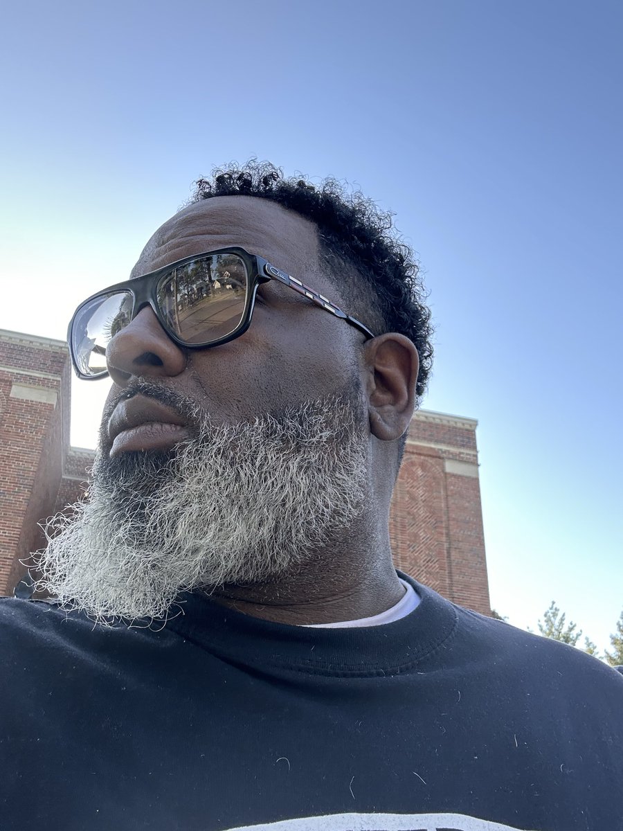 verse7201's tweet photo. Just outside waiting on yo bitch 😂😂 https://t.co/QzoecDGzA6