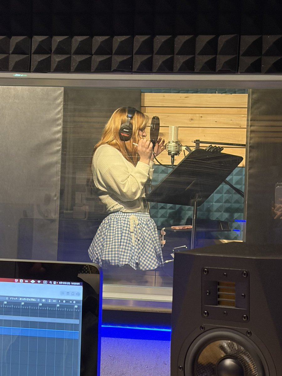 emi_reams3's tweet photo. I just found out I got another bilingual role (Japanese & English) today !!
😭😭🤍🩷

I LOVE when I get to voice act in both languages 🎙️ 

Wish me luck ⭐️

今日バイリンガル（日本語と英語）の役が決まりました😭😭🤍🩷

両方の言語で声優の仕事ができるって本当に嬉しすぎます🎙️

頑張ります⭐️