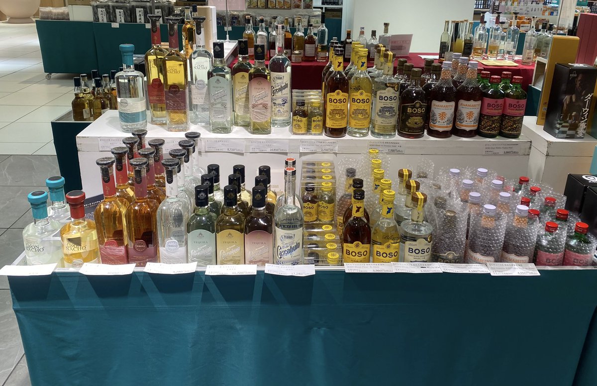 whiskymania105's tweet photo. 知ってるかい？

この台風で世間が騒いでるなか、池袋で試飲してからお酒が買える期間限定イベントがあるんだよ

テキーラ、ラム、リキュール、ミード、ウイスキーほぼ全部試飲可能なんだ

東武百貨店 池袋店
地下1階11番地にて開催してるんだ
開店から閉店までボトルは買える

でもね、試飲は有人時間帯だけなんだ
今日と明日は16:00〜19:50
明後日は10:00〜19:50まで
34年熟成のウイスキーですら無料で試飲できるとか開催してるこちらですら異常と思ってる
