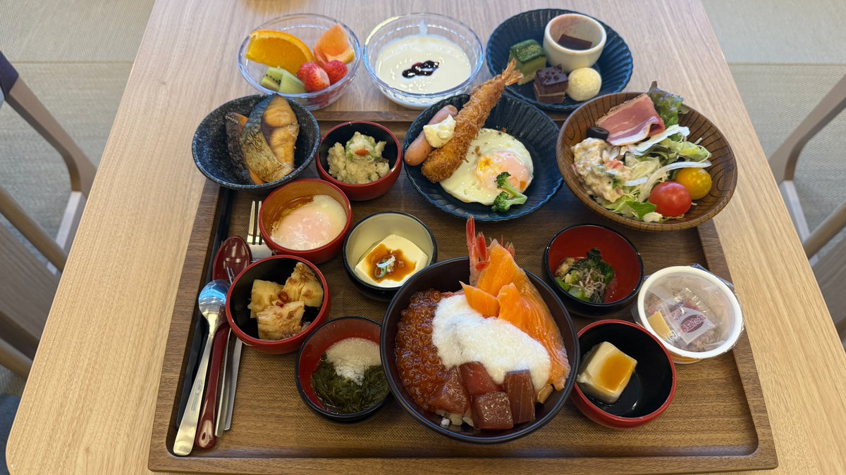 pt_hyatt's tweet photo. #御宿野乃福井

夜鳴きそばと朝食は甘味処「羽二重茶寮」にて🍜🍳

チェックイン後はアフタヌーンティーなんかもやっていて人気のようでした🍰 https://t.co/gYsDVdKDHm