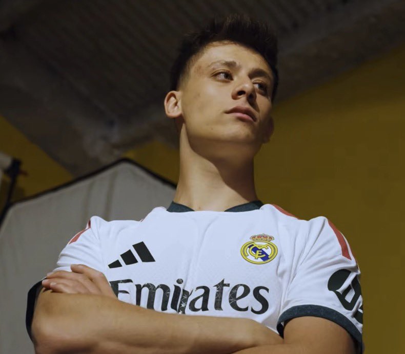 GulerWorld's tweet photo. The best in the new kit😍🤍 https://t.co/0jLxE9FCJT
