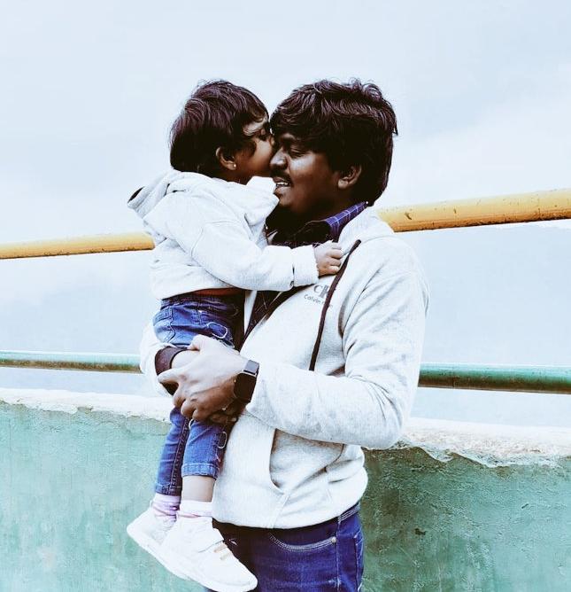 LoyolaMani's tweet photo. அன்பு மகள் மதிவதனி அவர்களுக்கு இன்று பிறந்த நாள். 
இனிய பிறந்தநாள் நல்வாழ்த்துகள் தங்கமே 🙏.
என் வாழ்க்கையில் கிடைத்த மிகப் பெரிய பொக்கிஷம். வாழ்க வளமுடன். எனக்கு தகப்பன் என்ற அங்கீகாரத்தை வழங்கியமைக்கு மிக்க நன்றி செல்லமே 🫶💙😭. https://t.co/jtgLCtXV5r