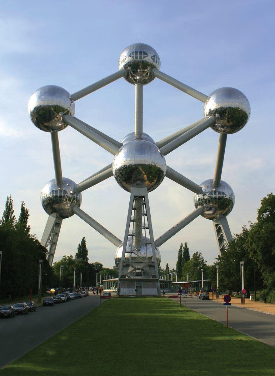 Issaaruna1's tweet photo. 🇧🇪#Belgique: ville morte. Le 3 juin 2006, il est 10h à Bruxelles. C'est fini pour Tshilombo, même dans le pays où il vendait des pizzas,ils ont respecté le mot ordre de l'opposition😂
 ALINGA, ALINGA TE, AKO KENDE 💪 https://t.co/EiTvJMRoaA