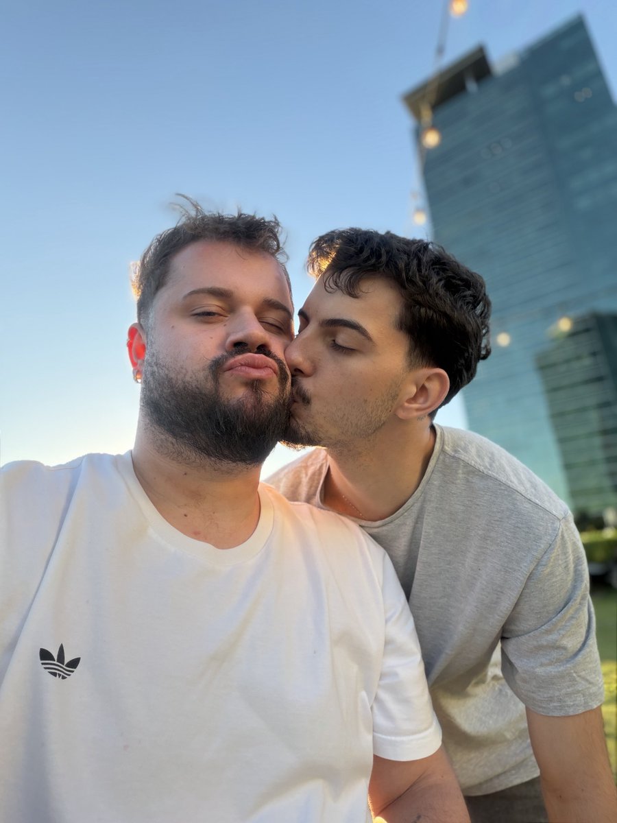 douglasdeoxala's tweet photo. Amar é enxergar a alma de alguém e sentir que ela faz o mundo parecer um lugar melhor. Amor da minha vida 🥹🩵 te amo https://t.co/PAZhFqNQN7
