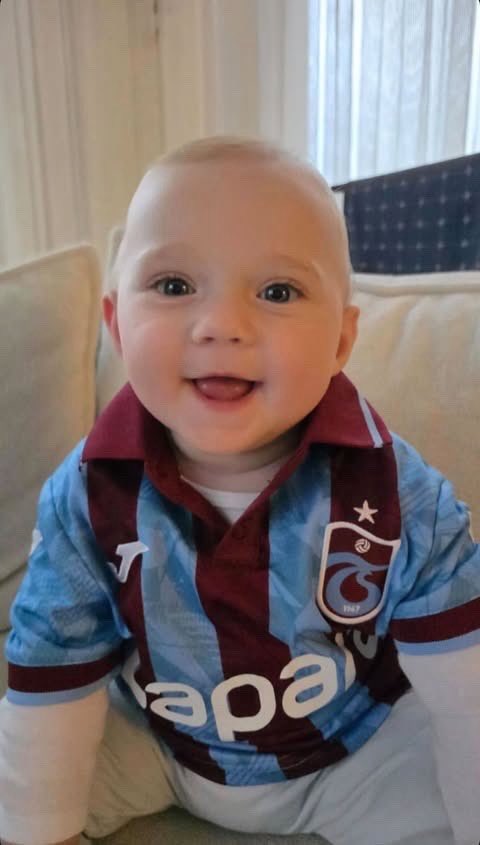 Marco6121's tweet photo. Ernest Muci’nin kızı Mei Trabzonspor forması giymiş. Maşallah https://t.co/6GRoYNEy8x