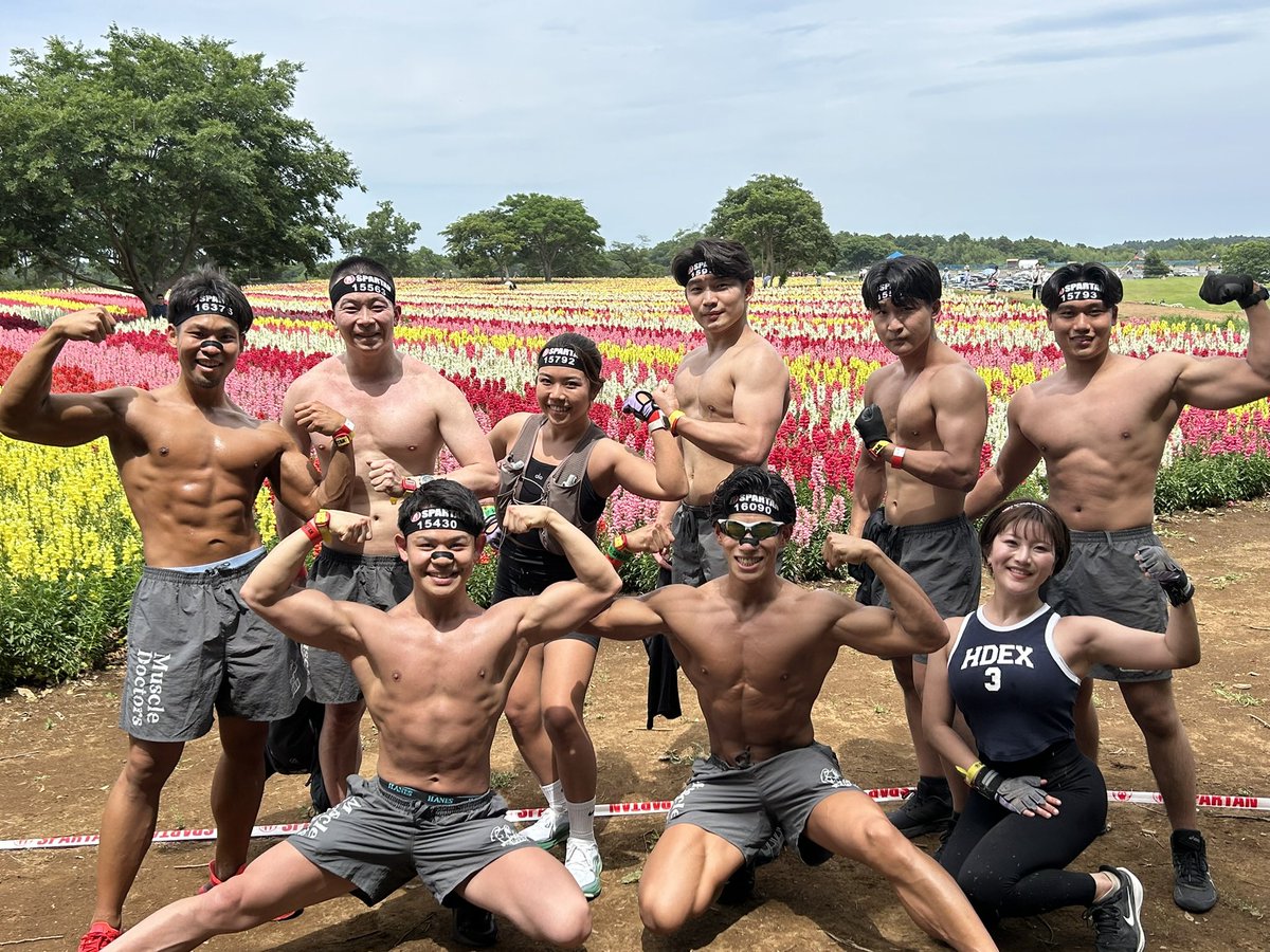 dr_ousei's tweet photo. 全員、医師！筋肉医局！
お花畑とマッチョ！ https://t.co/J3K15ljK3z