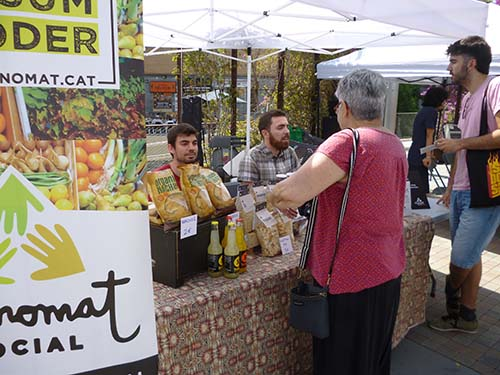 SantsCoop's tweet photo. A @sants3radio es fan ressò de la #PrimaveraCooperativa, "un punt de trobada per reivindicar models econòmics basats en la cooperació, la solidaritat i l’organització comunitària".

Des dels barris, construïm alternatives econòmiques en mans del veïnat!

https://t.co/AW0cdjYyY1 https://t.co/FHVvXDEmLa