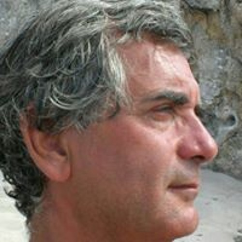 FraTesta73's tweet photo. #Ferraro #MKUltra #CIA #Monarch #AscoliPiceno #Parolisi
Ferraro affermava che Il progetto MK-Ultra della CIA, esistente e confermato dalle istituizoni americani, vedi link a documento audizione al Senato con le testimonianze su vertici CIA e sui documenti decresetati, sia continuato con altro nome.
https://t.co/XhwiW57i2D
Le audizioni del 3 agosto 1977 rappresentano il seguito delle indagini del Church Committee (1975) e della Commissione Rockefeller. 
Nel 1973, su ordine del Direttore della CIA Richard Helms, la maggior parte dei fascicoli del programma MKULTRA era stata distrutta per evitare “imbarazzi”. 
Nel 1977, durante ricerche FOIA, furono ritrovate sette scatole di documenti sopravvissuti (archiviati per errore nella sezione budget dell’Office of Technical Services). L’obiettivo del Senato era verificare la portata reale del programma, identificare istituzioni e vittime coinvolte e stabilire misure di oversight per impedire il ripetersi di esperimenti su esseri umani senza consenso.
Il presidente del comitato, il senatore Daniel K. Inouye, e il senatore Edward M. Kennedy sottolinearono che il caso non riguardava solo il passato: si trattava di proteggere i diritti umani nelle ricerche federali future. La CIA, rappresentata dal nuovo direttore Ammiraglio Stansfield Turner, ammise per la prima volta pubblicamente l’esistenza di 149 sottoprogetti MKULTRA (1953-1964, con estensioni fino al 1973) finanziati a 80 istituzioni non governative (44 università, 15 fondazioni o aziende farmaceutiche, 12 ospedali/cliniche, 3 istituti penitenziari). 
MKULTRA era un “ombrello” per ricerche sulla modifica del comportamento (behavioral modification). 
Scopo ufficiale: sviluppare tecniche per contrastare il “brainwashing” nemico (sovietico e cinese) e ottenere metodi di interrogatorio, controllo mentale, induzione di amnesia e suggestibilità. 
Gli strumenti principali erano:
Droghe psicoattive (LSD, barbiturici, scopolamina, cannabis, eroina);
Ipnosi (sola o combinata con droghe);
Elettroshock, deprivazione sensoriale, isolamento, stress psicologico;
Tecniche di consegna occulta (magician’s art per somministrare sostanze senza che la vittima se ne accorgesse).

Il programma era gestito dalla Technical Services Division (TSD) della CIA con altissimo livello di compartimentazione: pochi funzionari conoscevano l’intero quadro. 
Turner testimoniò che la CIA aveva finanziato ricercatori esterni per mantenere segrete le origini governative.
Testimonianze chiave:
Ammiraglio Stansfield Turner: ammise test su soggetti inconsapevoli (unwitting subjects) in safe houses a San Francisco e New York (con specchi unidirezionali e prostitute come “agenti”). Confermò la morte di Frank Olson (1953): un dipendente della CIA a cui fu somministrato LSD a sua insaputa; Olson precipitò da una finestra pochi giorni dopo.
Ex funzionari Philip Goldman e John Gittinger: descrissero il finanziamento indiretto tramite fondazioni fittizie (es. Society for the Investigation of Human Ecology) e l’interesse per reazioni di subculture (prostitute, tossicodipendenti, criminali sessuali in ospedali statali).
I senatori interrogarono duramente sulla distruzione dei documenti del 1973 e sull’assenza di follow-up medico per le vittime.

MK ULKTRA, secondo Ferraro, era proseguito con il nome Programma Monarch ( o metodo Monarch), anche in Italia dagli anni ’90.
Questo programma utilizzava traumi ripetuti, droghe, condizionamenti psicologici, torture mentali e violenze sessuali per indurre dissociazione e creare “schiavi del pensiero” (thought slaves): persone programmate che agiscono su comando (con frasi trigger) senza piena coscienza o memoria, lasciando solo sofferenza residua.
Nella caserma Clementi di Ascoli Piceno (235° Reggimento “Piceno”, dove prestava servizio Salvatore Parolisi), secondo Ferraro, si attuava lo stesso schema (o uno ancora più estremo) osservato alla Cecchignola di Roma. 
I “festini rosa” / riti orgiastici / banchetti a base di sesso e droga tra militari (istruttori e reclute) ci sono stati per certo per via di un’inchiesta per molestie sessuali, ricatti e “festini” (Procura Militare di Roma, 2011-2014, procuratore Marco De Paolis). 
Ferraro invece sosteneva che non erano semplici abusi o nonnismo, ma strumenti funzionali alla programmazione Monarch: servivano a creare traumi sessuali controllati, dissociazione e condizionamento per “formare” soldati programmabili. 
Questi riti erano collegati a una setta satanico-massonica infiltrata ai vertici delle Forze Armate come da lui riconstruito nella caserma della cecchignola.