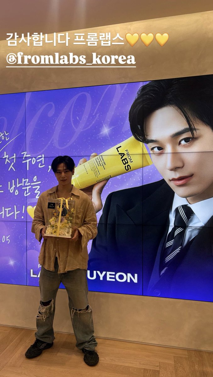 gom_juju's tweet photo. 익숙한 셔츠 익숙한 신발 익숙한 더지
그이가확실하내요… https://t.co/6usto5lTBS